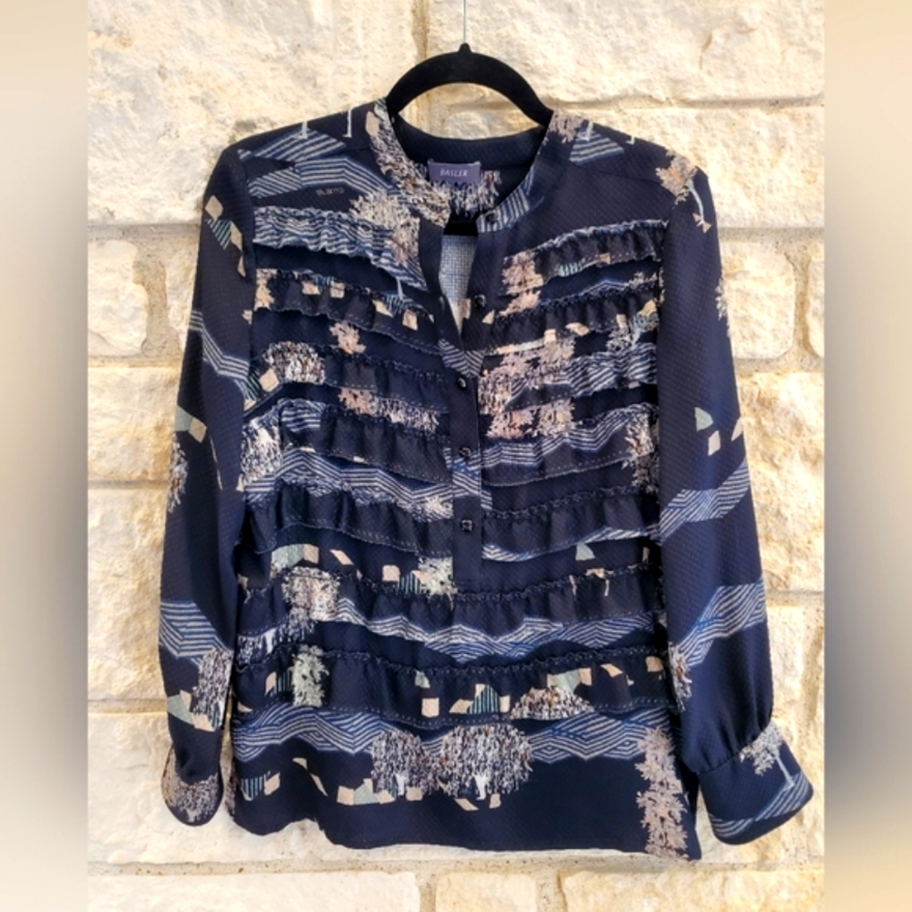 EUC- Black & Taupe Ruffled Blouse!!🌳🌻🌳